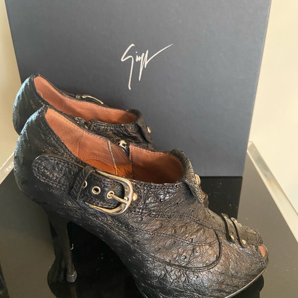 Giuseppe Zantotti Black and Silver Ostrich Bootie  Shoe Very Rare Size 38 - Picture 4 of 13